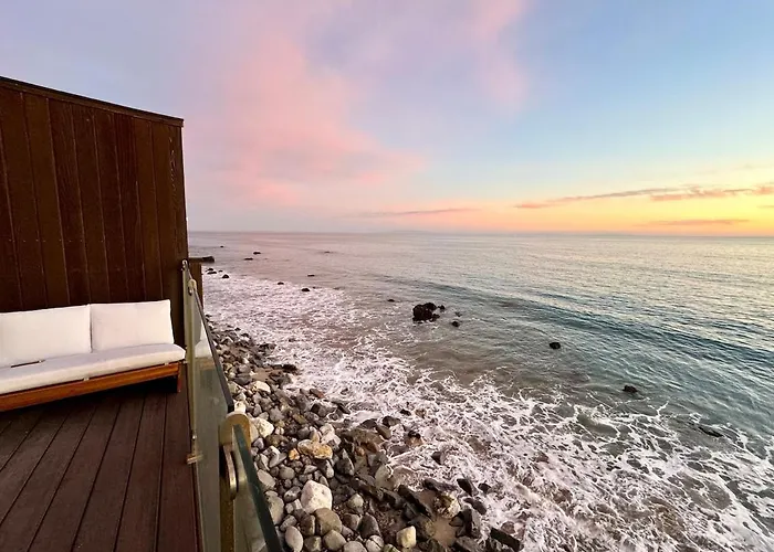 Malibu Waterfront Gallery With Private Beach Access